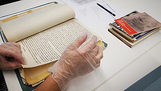 In Sachakten können historische Zusammenhänge sowie das Handeln von Akteuren und ihre Entscheidungsfindung rekonstruiert und kritisch hinterfragt werden.
